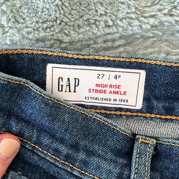 Gap Medium Wash High Rise Stride Ankle Jeans with Washwell Size 27P - Picture 2 of 4